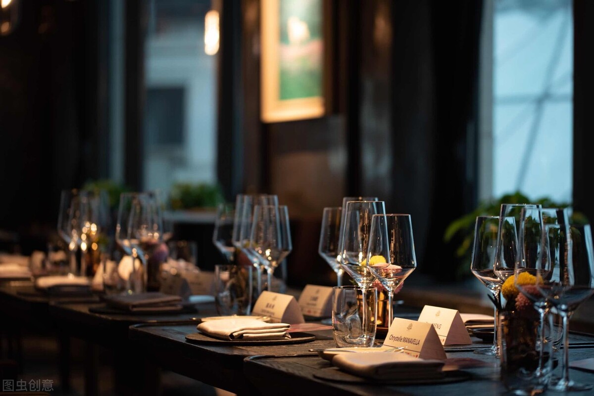 空姐搭车偶遇富二代，被海誓山盟冲昏头脑，最终让渣男骗财又骗色