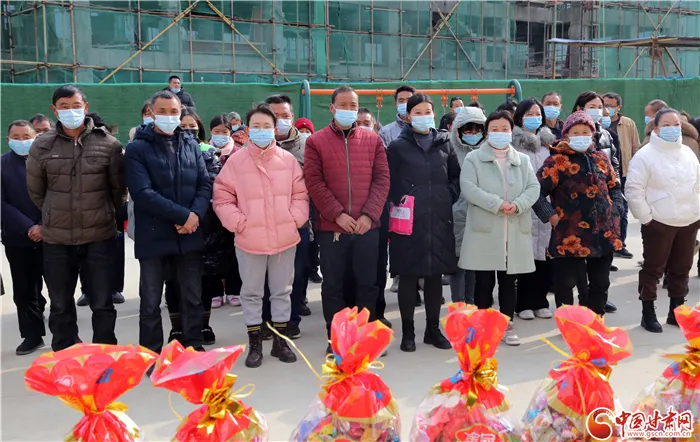 甘肃省委网信办到文县定点帮扶村开展送温暖走访慰问活动