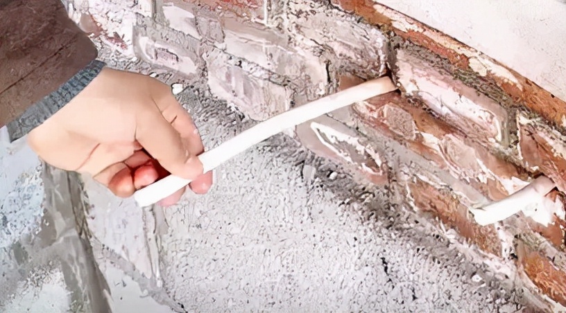 墙面反碱的原因是什么？如何处理？