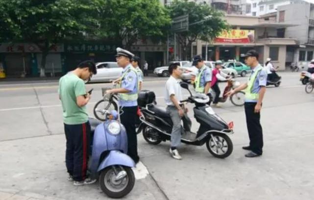 为了出行方便，C1想要驾驶电动车、三轮车、老年代步车只需增D证