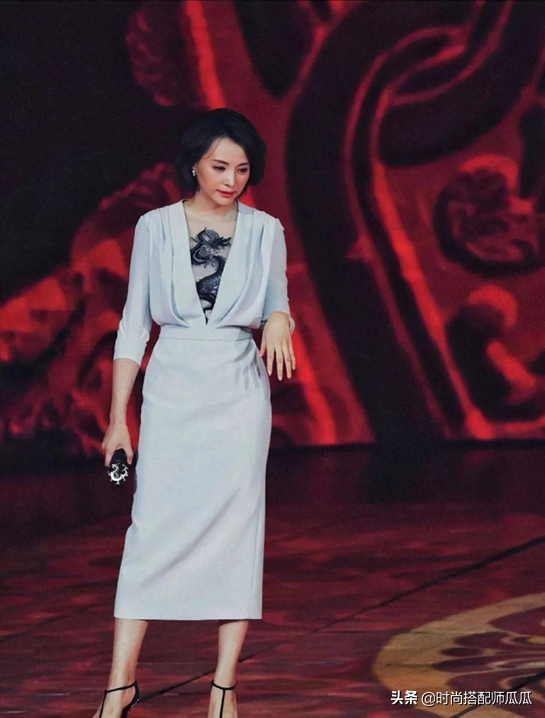 有气质的女人，夏天再热也不会穿拖鞋！瞧陈数、董卿这样穿有多美