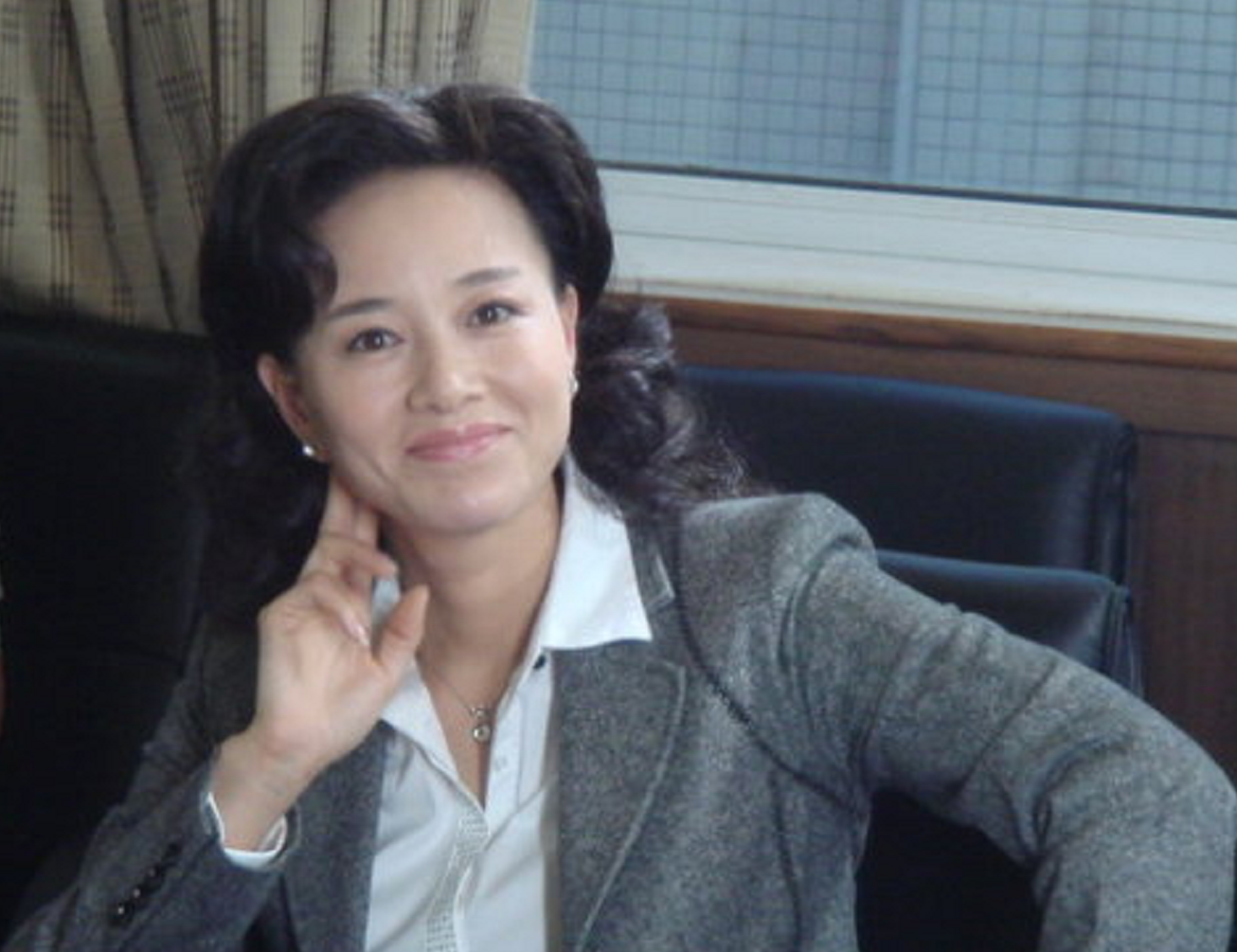 石爻：从主持人到知名演员，怀感恩之心，与圈外丈夫低调生双胞胎