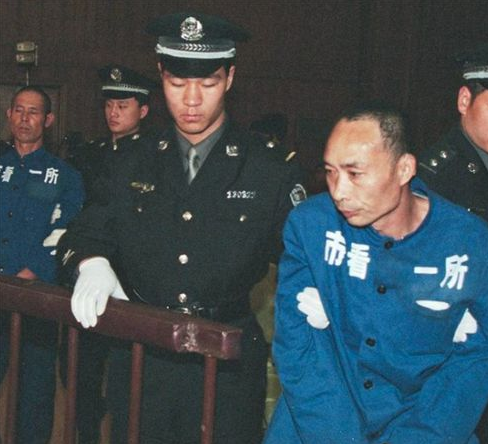 2001年，河北男子引爆宿舍楼致146人遭殃，被捕后：早想炸死他们