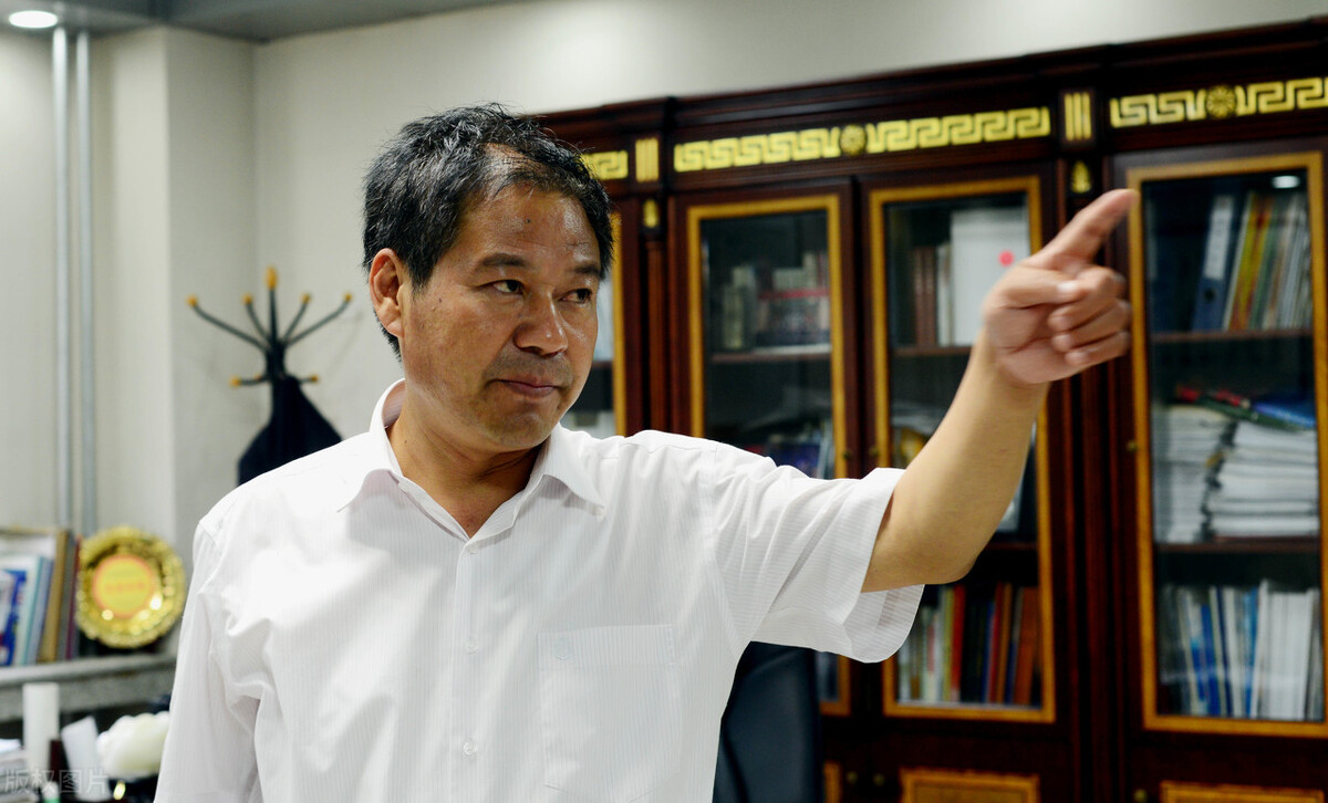 山东蓝翔创始人荣兰祥,两次把前妻送进监狱,6年漏缴税款超136万