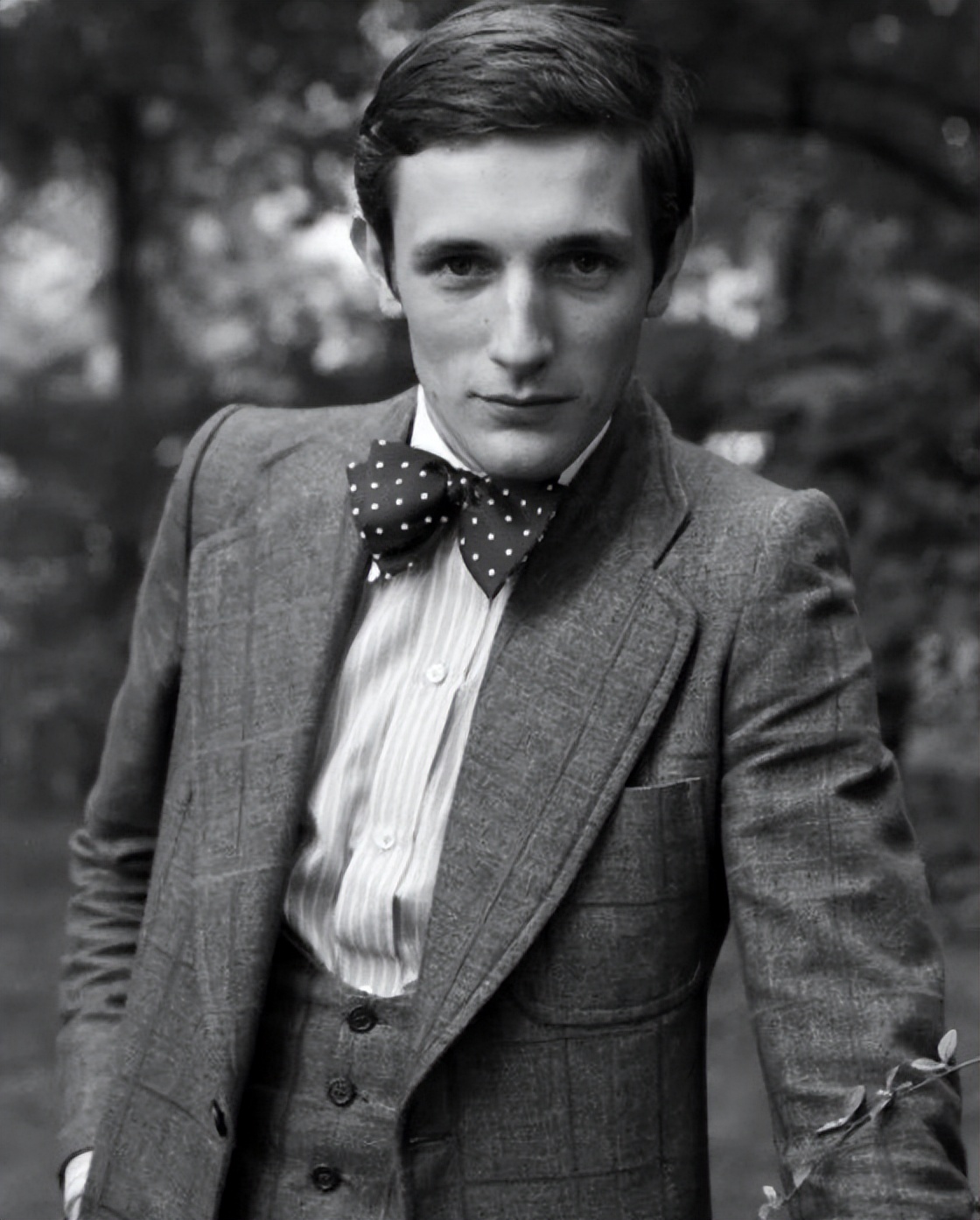 老佛爷和圣罗兰：年少成名亦敌亦友，却因同一个花美男陷入三角恋