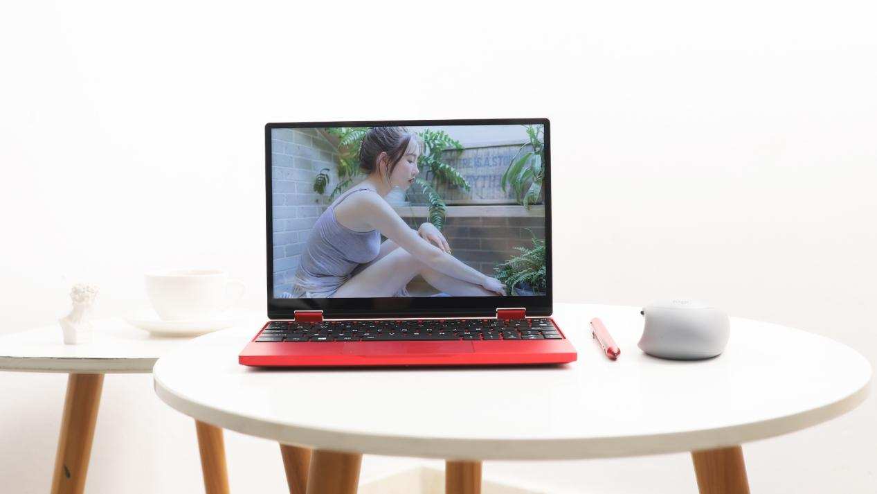 10.1寸掌上笔记本评测：I7+16G+1T，网友：这是要上天的节奏