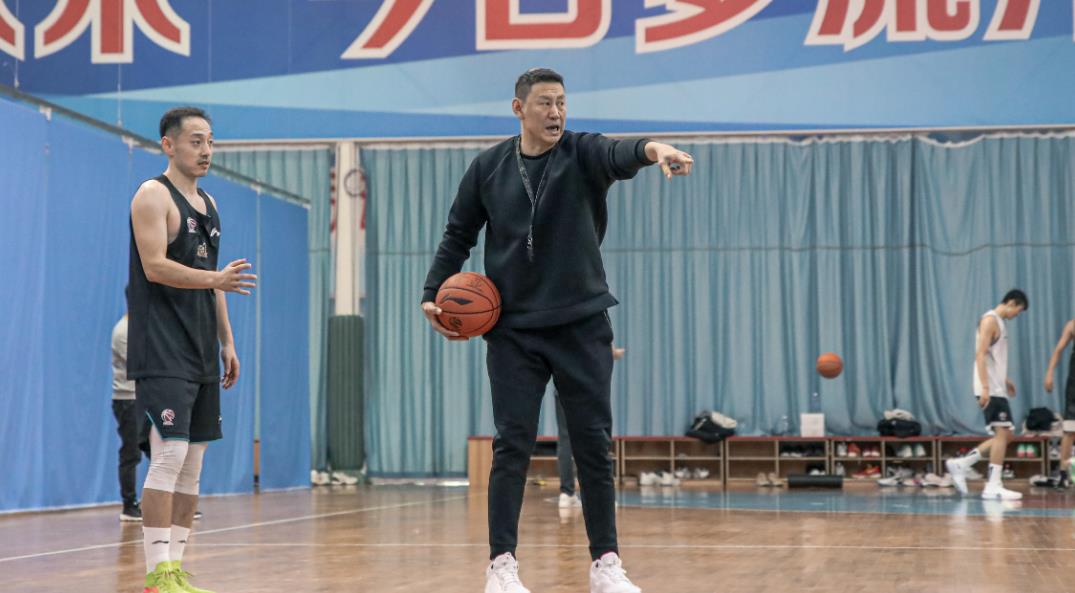 nba哪些球员绰号不配(从“微波炉”到“大侄子”，CBA球员的绰号一代不如一代)