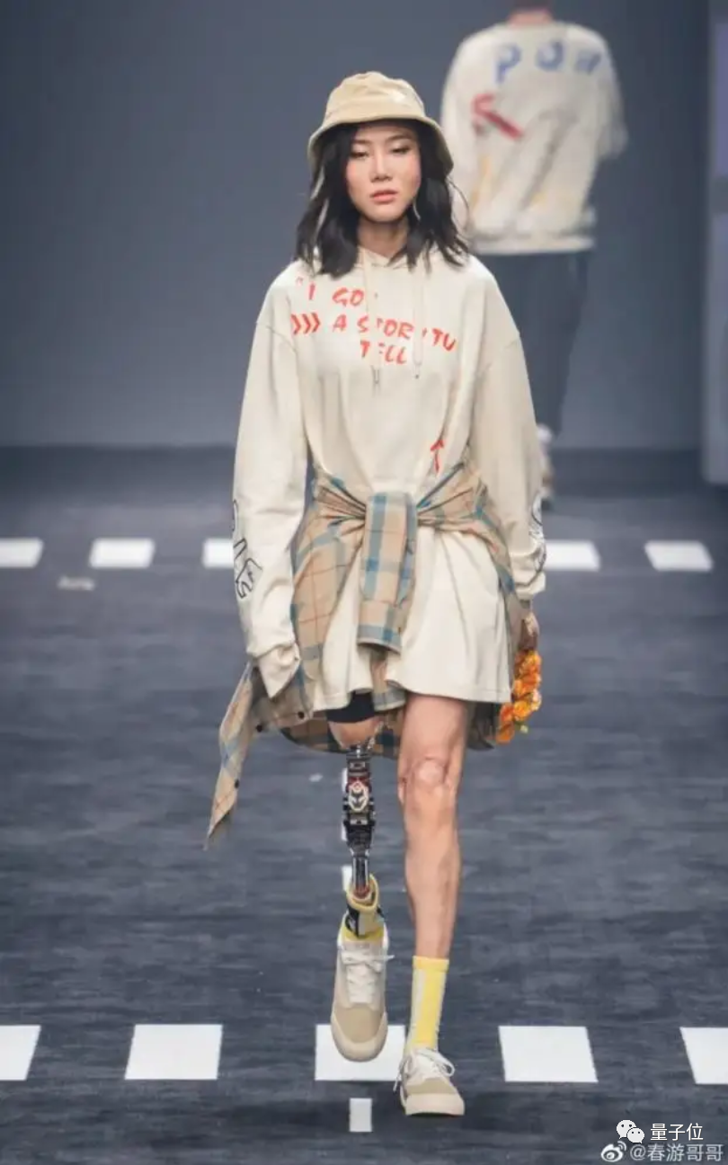 DIY自平衡车意外失去左腿后，小哥爆改假肢玩出花变身野生钢铁侠