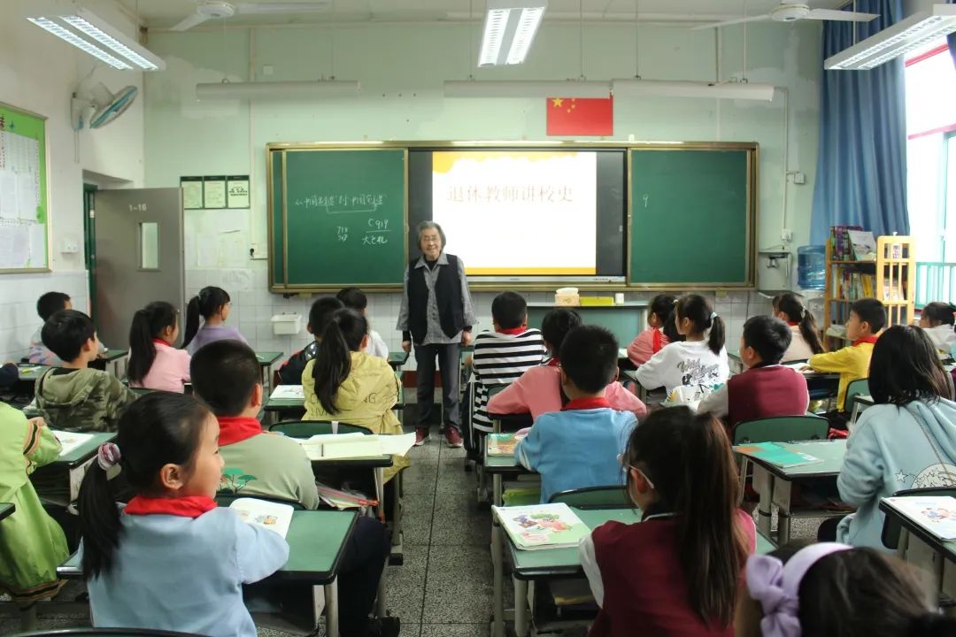 天府新区华阳实验小学举行“爱成都 迎大运”退休职工趣味运动会