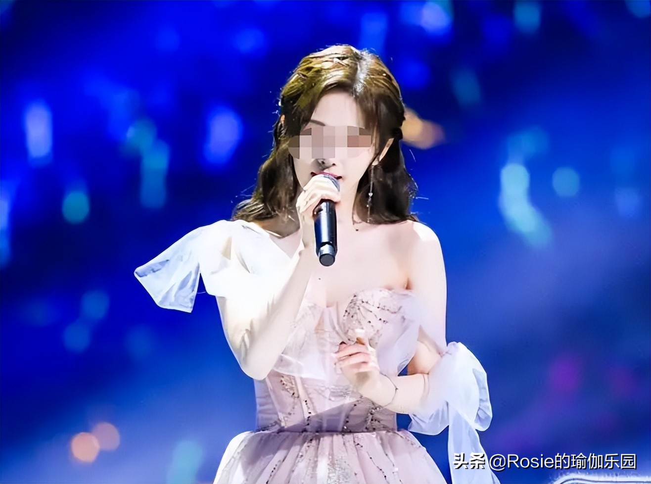 大S晒照美肩状态好，脊柱侧弯直角肩也不美，这样2步解锁好体态