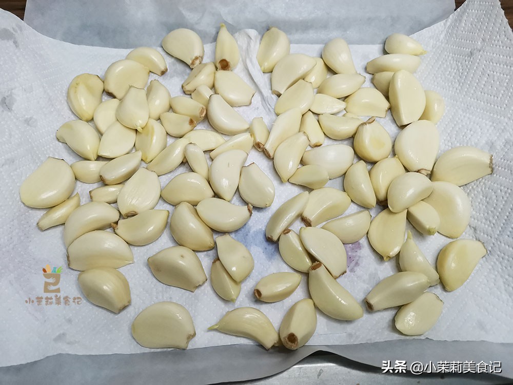 快腊八了，80奶奶教我泡腊八蒜，记住3放3窍门，蒜瓣碧绿咋吃都香