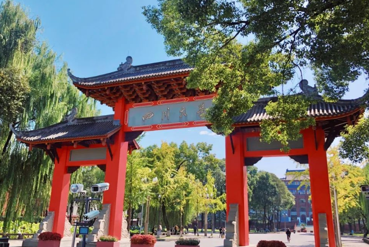 中国高校综合实力百强排名更新，清华自然稳坐榜首，吉大表现不俗