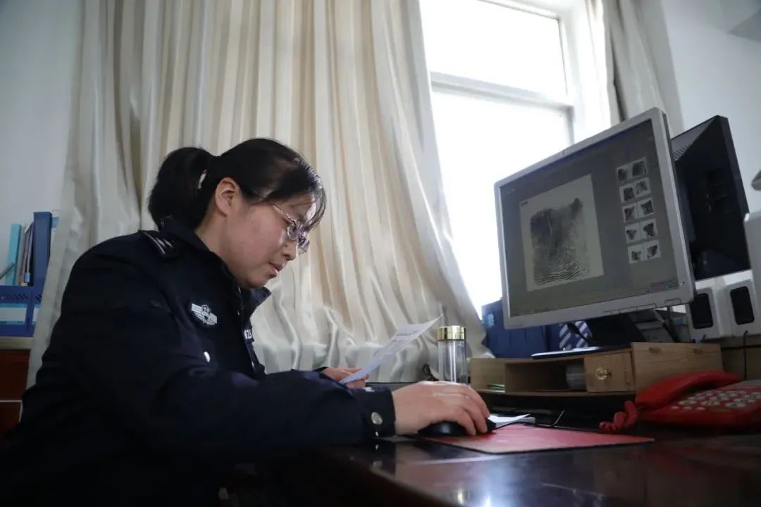 9年錄入5.8萬(wàn)余份，她如何讓一枚枚小小的指紋 “開口說(shuō)話”