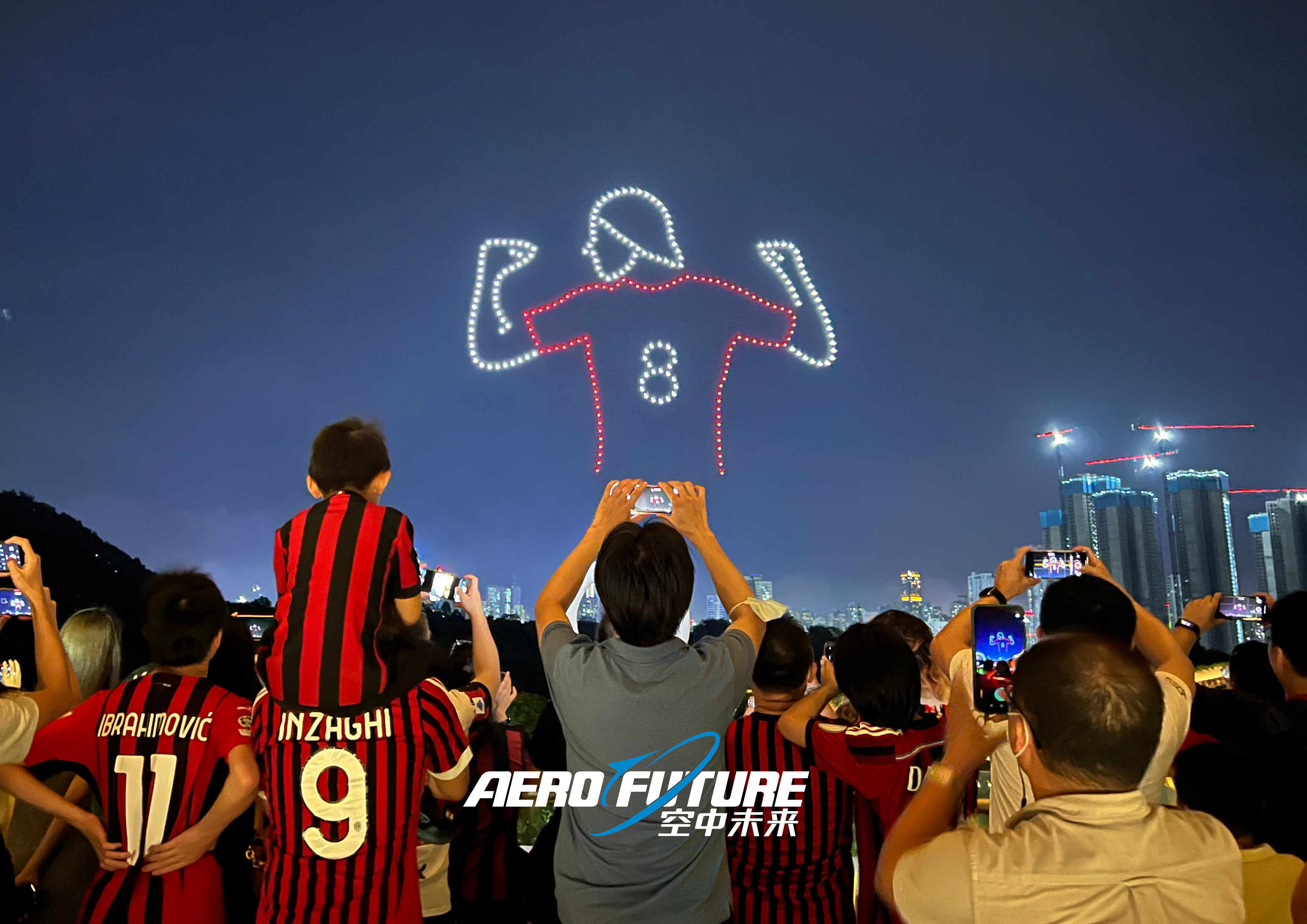 球迷太疯狂！空中未来科技集团无人机编队表演庆祝AC米兰夺冠