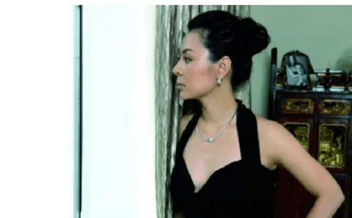 2004年天津女孩嫁外国穷小子，见家长才知对方是伯爵，住千平豪宅