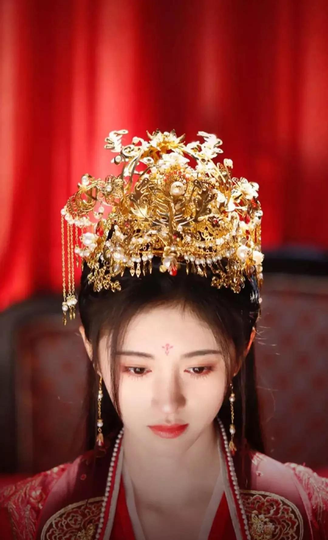 手机桌面，明星孟子义、赵露思、鞠婧祎和张钧甯
