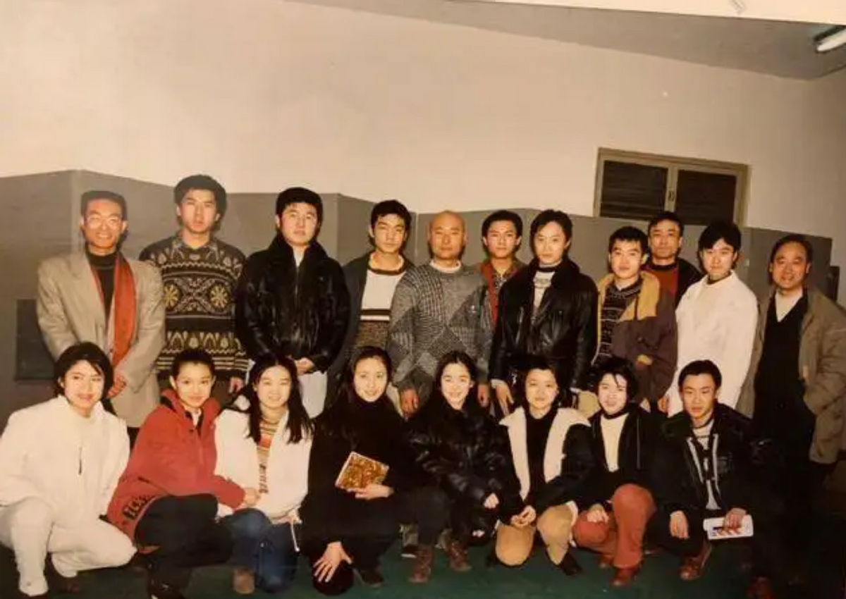 “老戏骨”谢园：至死无儿女送终，小娇妻邱悦后悔丁克了吗？