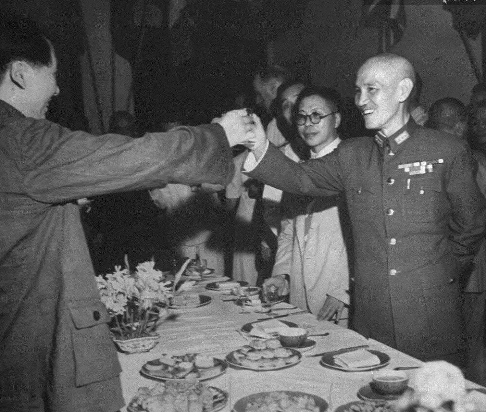 45年毛主席远赴重庆，中央派出“一虎二龙三鼠”，戴笠：谁是三叔