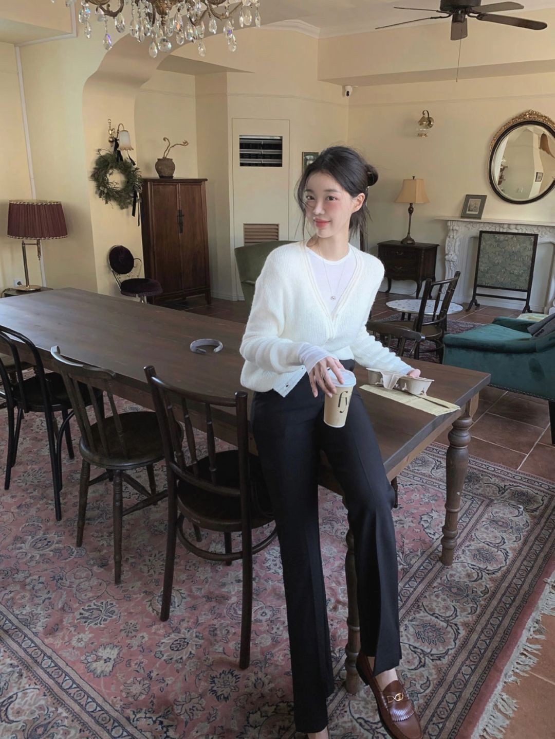 韓國小姐姐適合“冷淡風”，選擇簡約色服飾搭配，造型輕奢又高級