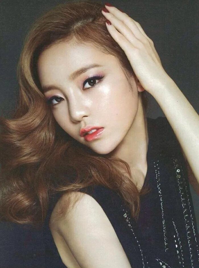 具荷拉——一生悲剧的女孩子