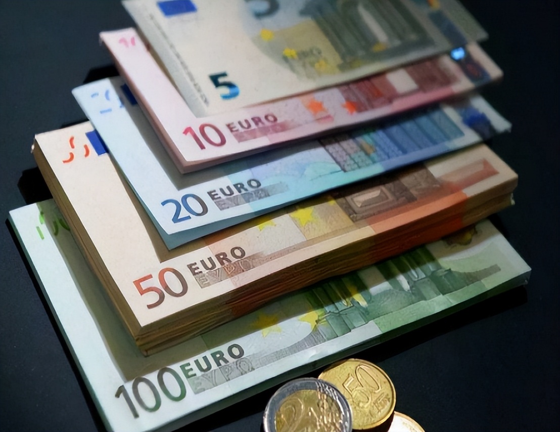 全球货币支付占比：欧元涨至37.79%，美元降到38.85%，人民币呢