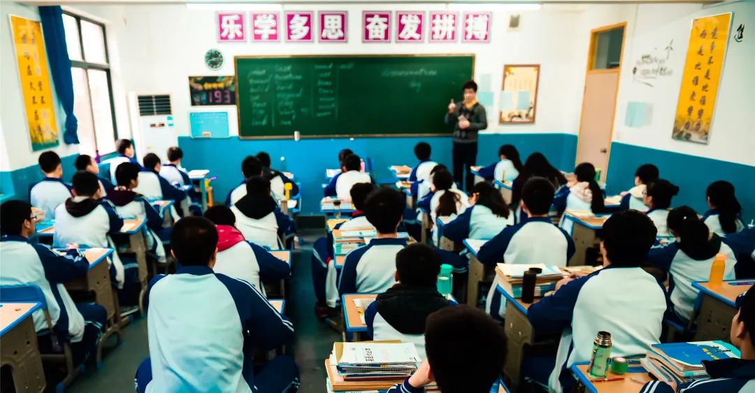 56范文（高中） | 正确的三观才是写作的方向