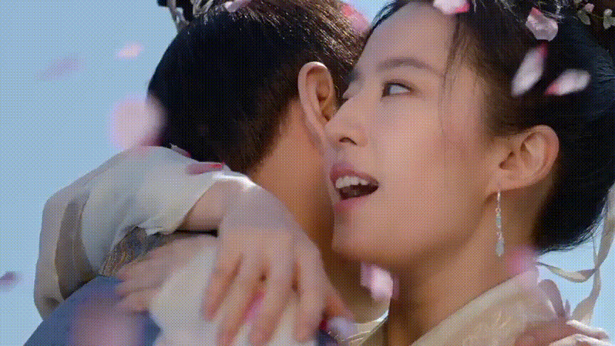 顾千帆赵盼儿桥头花瓣雨，真的太唯美浪漫啦