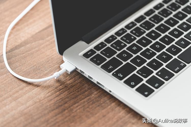 筆記本電腦可以一直充電嗎？電腦充電的8個常見問題