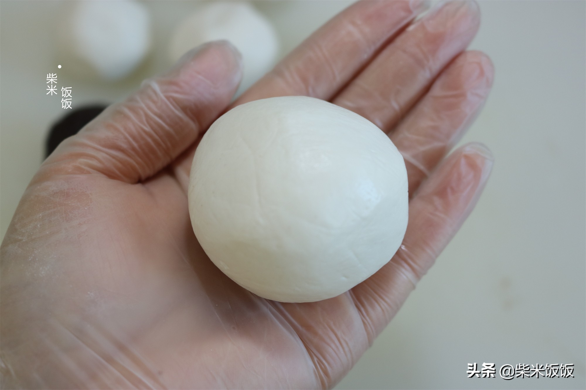 咬一口，外酥里糯，这个饼我家隔几天做一次，冬天吃正合适