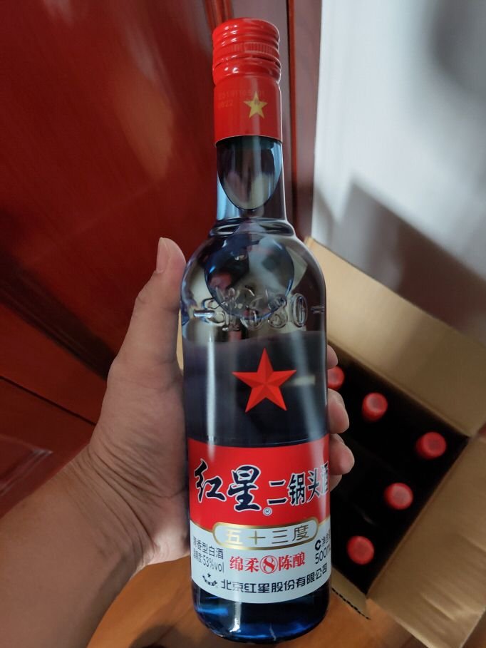 中国8款“光瓶白酒”，不到100元，全是100%纯粮酒，过年喝很实惠