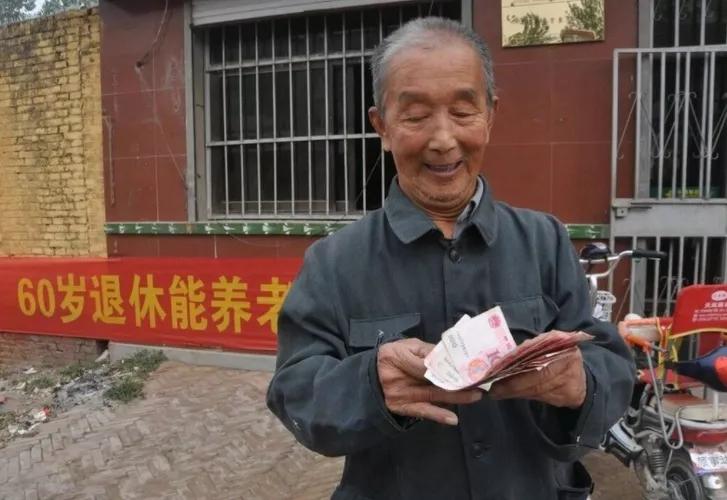 没儿没女的五保户，真的比儿女双全的老人幸福吗？答案是肯定的