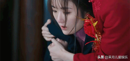 《幸福到万家》剧中何幸运被婚闹，多亏姐姐及时保护，出手相救