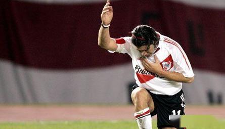 腾飞的安第斯雄鹰：智利足球历史最佳阵容，“双萨”和桑切斯领衔