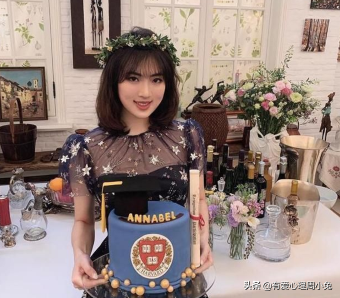 家里有钱且漂亮的女生是什么样的？都有这4个统一的特点