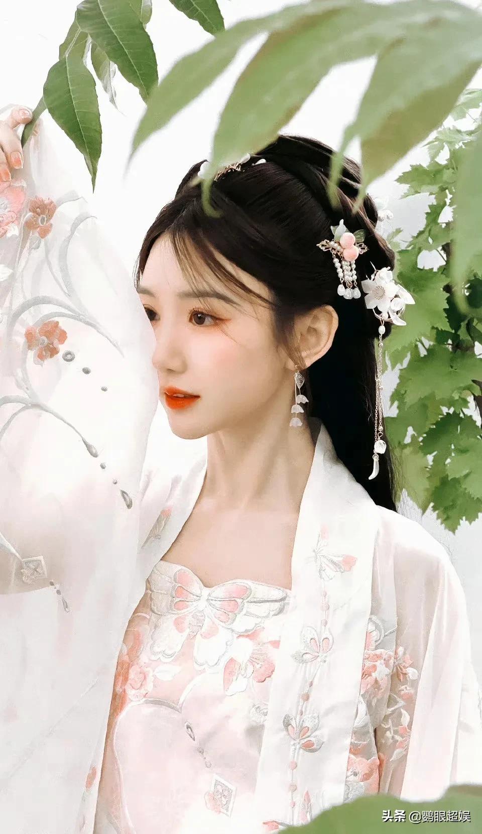 央视镜头下的毛晓彤，每一帧都是大片