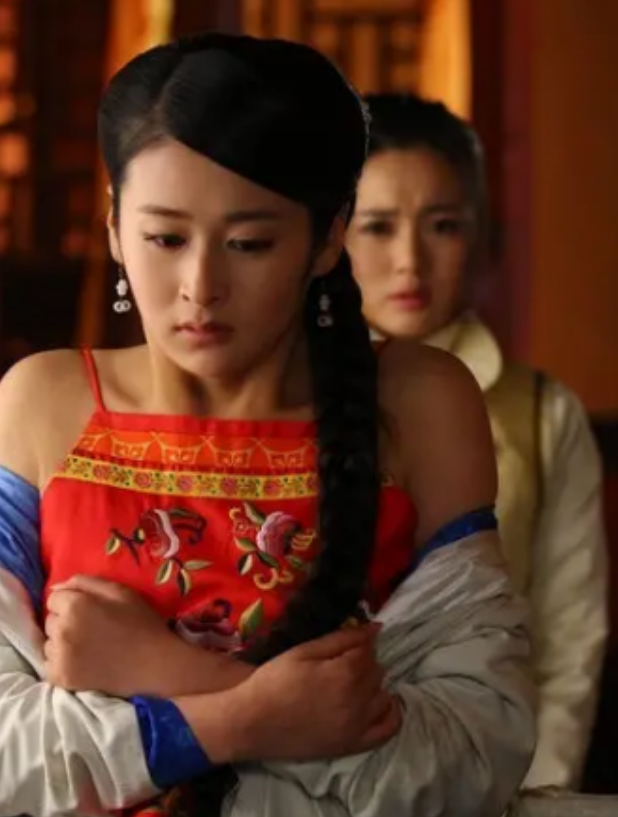 “娱乐圈大嘴巴”喜欢豪门的颖儿，为何选择爱的卑微的付辛博