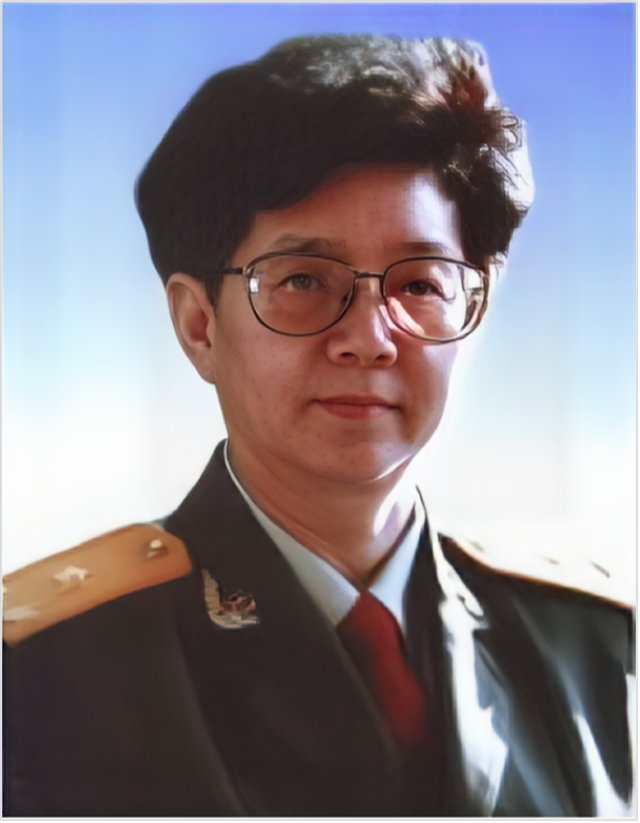 杨俊生：爸爸是上将，她却为了17辆车，甘愿把自己喝倒