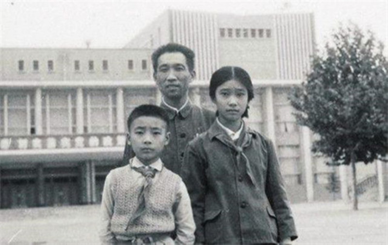 央视康辉：高考分数远超清北，却被人暗中顶替，依靠父亲查明真相