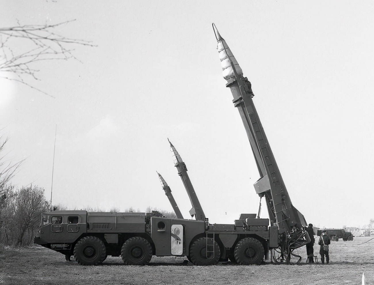 һֱ��ģ�£�ȴ��δ����Խ������ϵ�з�����������Щ���������ƣ�