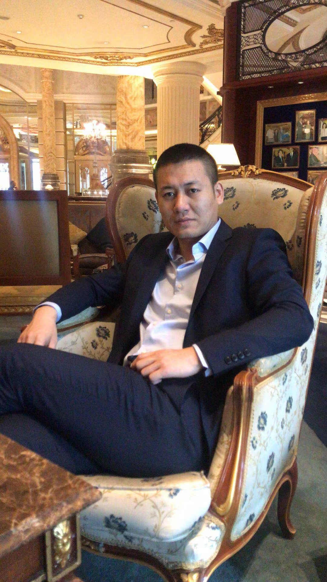 18岁那年,他告别父母,走出山村,去闯荡属于自己的天地.