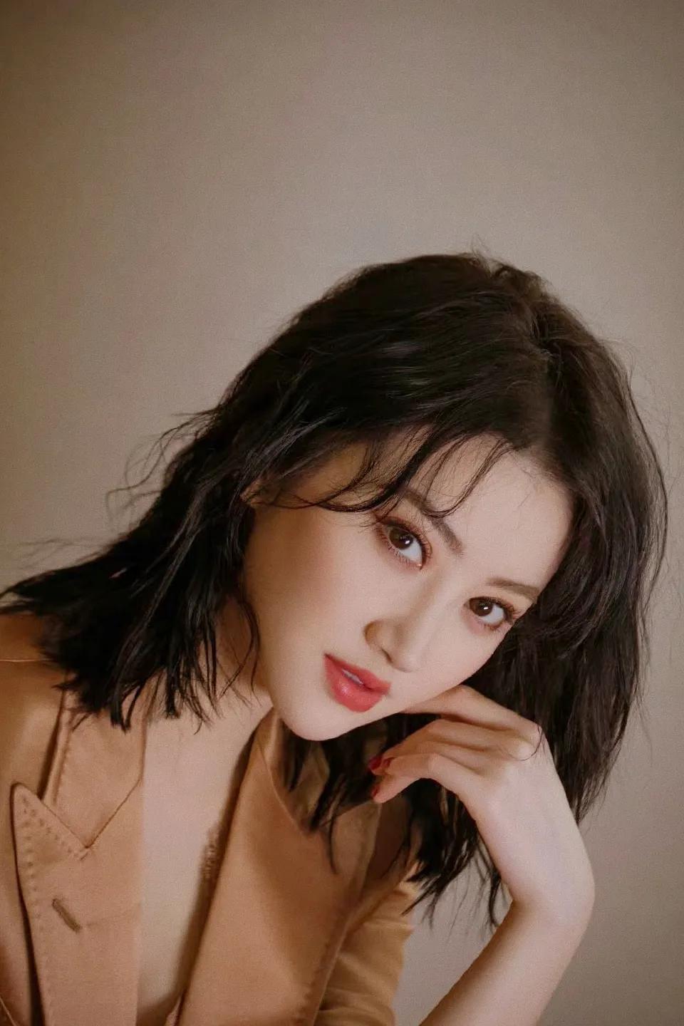 美图分享｜景甜｜蕾丝衫都盖不住的慵懒迷醉