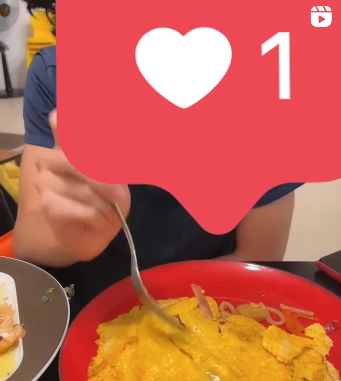 张柏芝晒和儿子游泳动态，3岁小王子正脸曝光，脸蛋肉嘟嘟萌态足