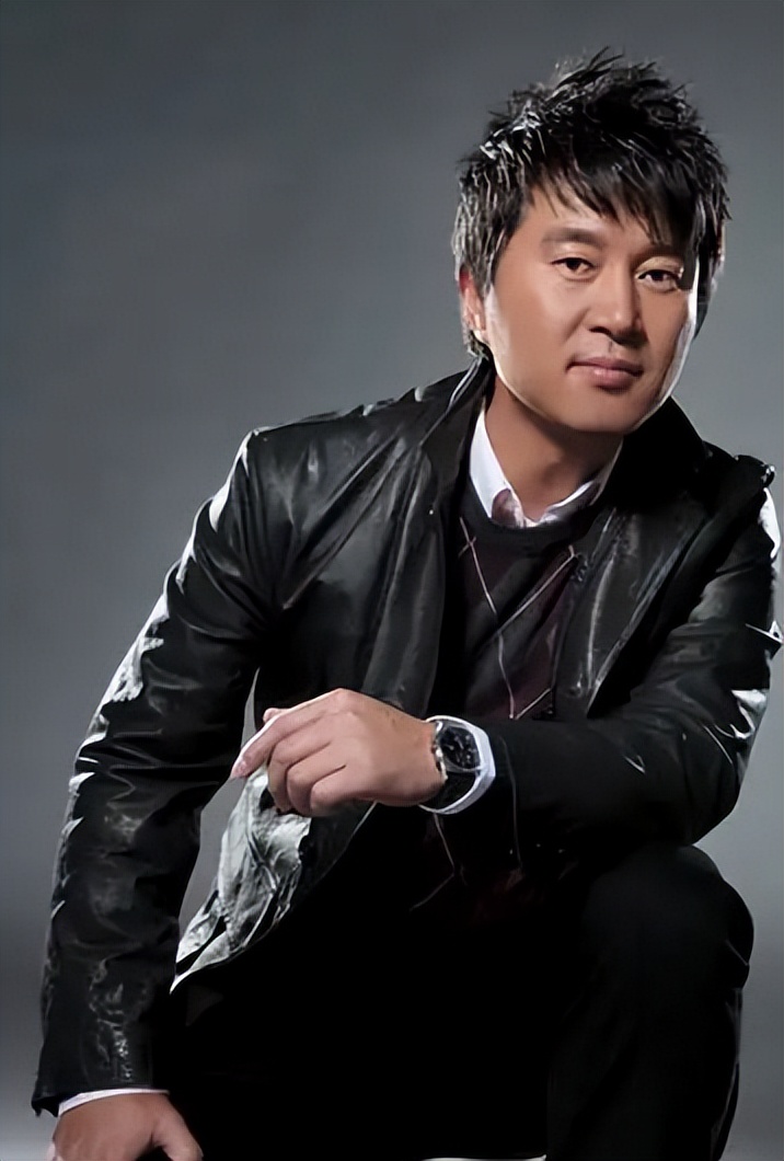 歌手满文军：两次婚姻两副面孔，他的故事比你看到的更恶劣