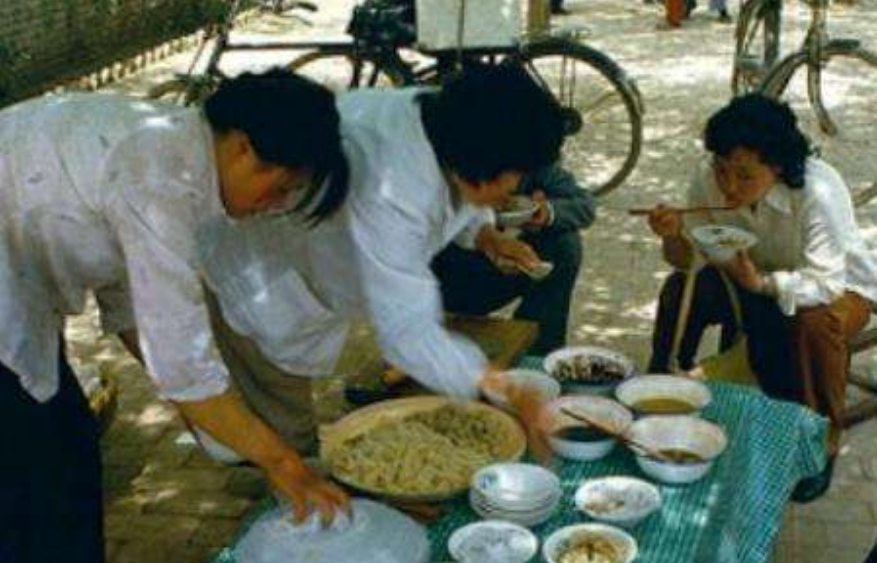 27岁美女在广州有多栋楼，每天拿着笔记本收房租，如今怎样？