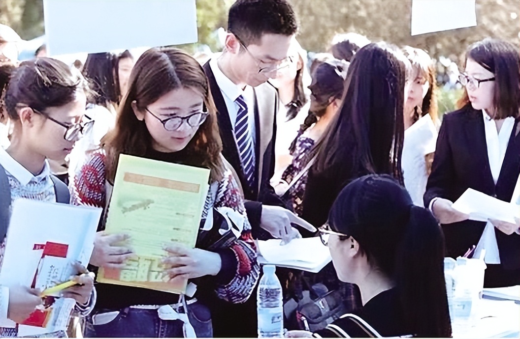 2022年本科“红牌”专业出炉，就业已亮起红灯，恐毕业即失业？