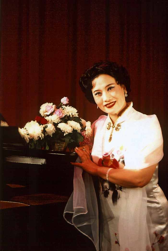 “歌唱家”朱逢博：丈夫死后不愿下葬遗体，痴情守候骨灰14年