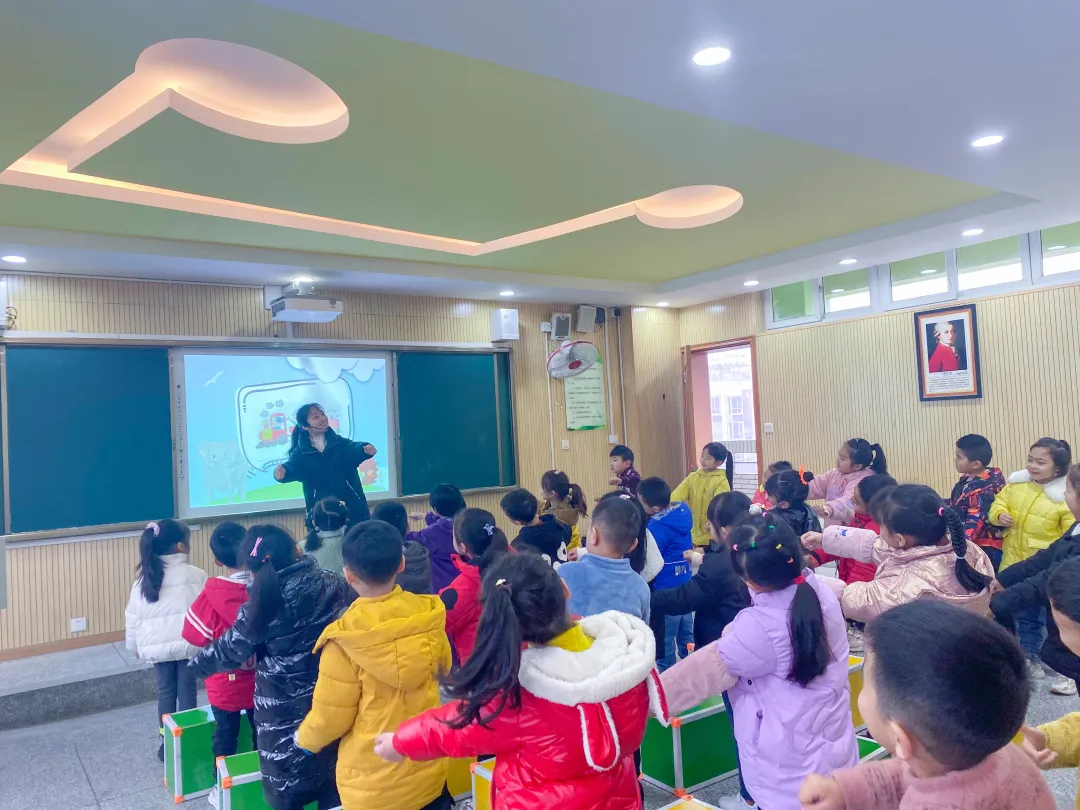 双流区双华小学举行新入职教师“亮相课”活动