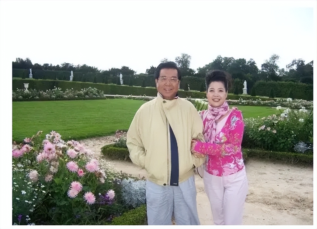 李双江长子李贺：弟弟李天一入狱后，他不计前嫌照顾父亲和继母