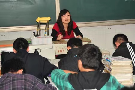 把大学老师弄怀孕了（老师怀孕）