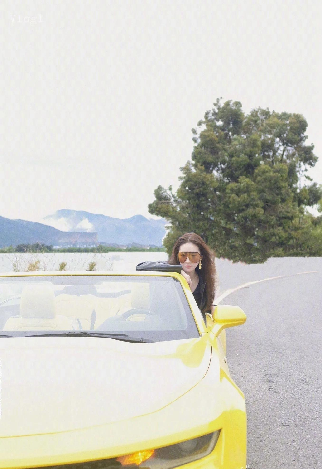 刘亦菲黑色皮衣